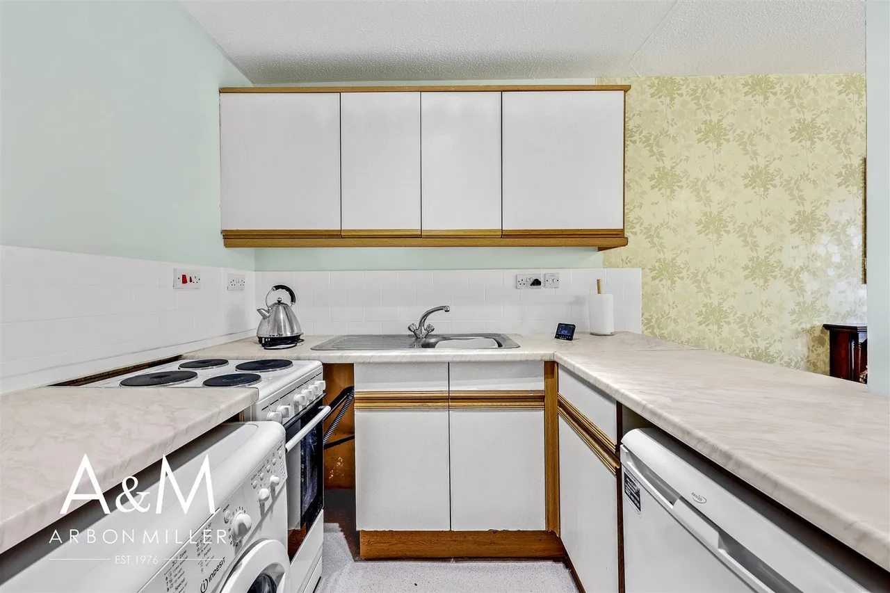 Youngs Road, Newbury Park, Essex, Ilford, IG27LF, photo 7