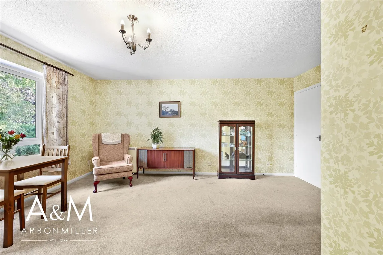 Youngs Road, Newbury Park, Essex, Ilford, IG27LF, photo 5