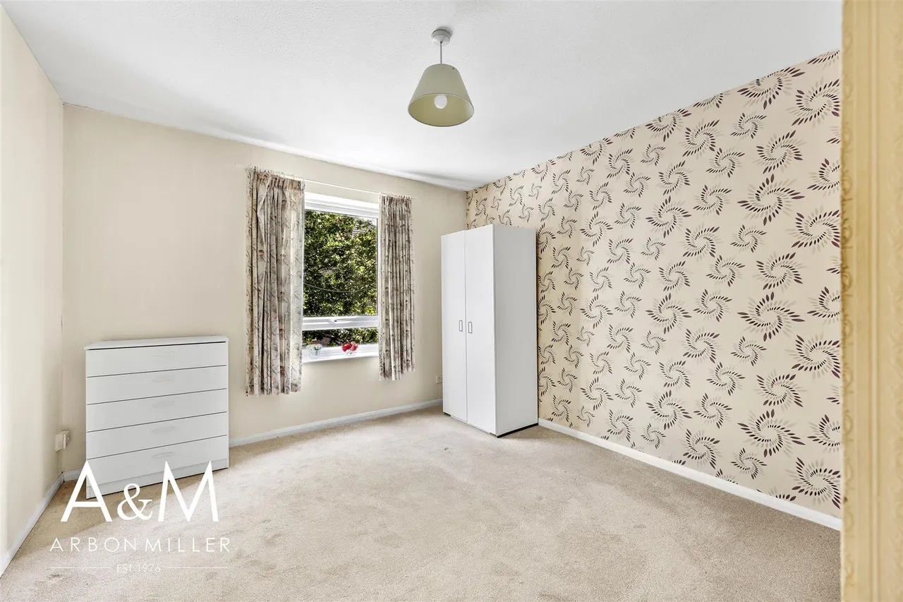 Youngs Road, Newbury Park, Essex, Ilford, IG27LF, photo 10
