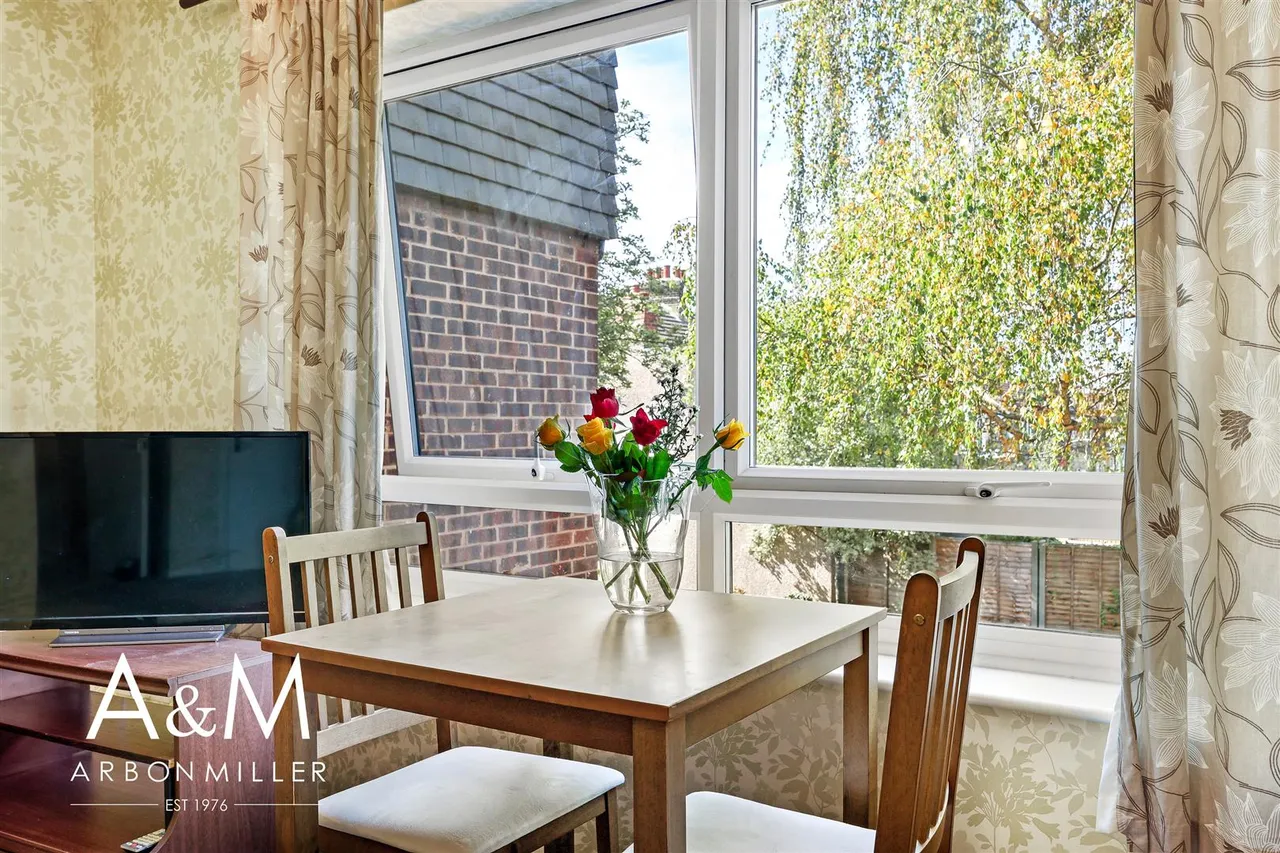 Youngs Road, Newbury Park, Essex, Ilford, IG27LF, photo 3