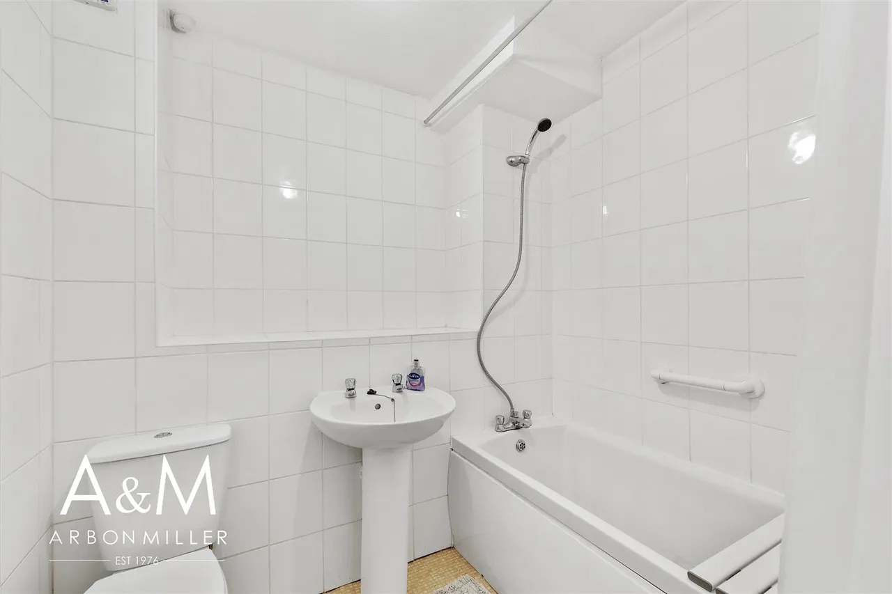 Youngs Road, Newbury Park, Essex, Ilford, IG27LF, photo 12
