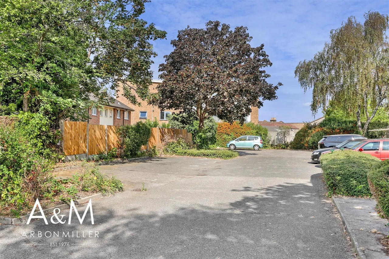 Youngs Road, Newbury Park, Essex, Ilford, IG27LF, photo 13