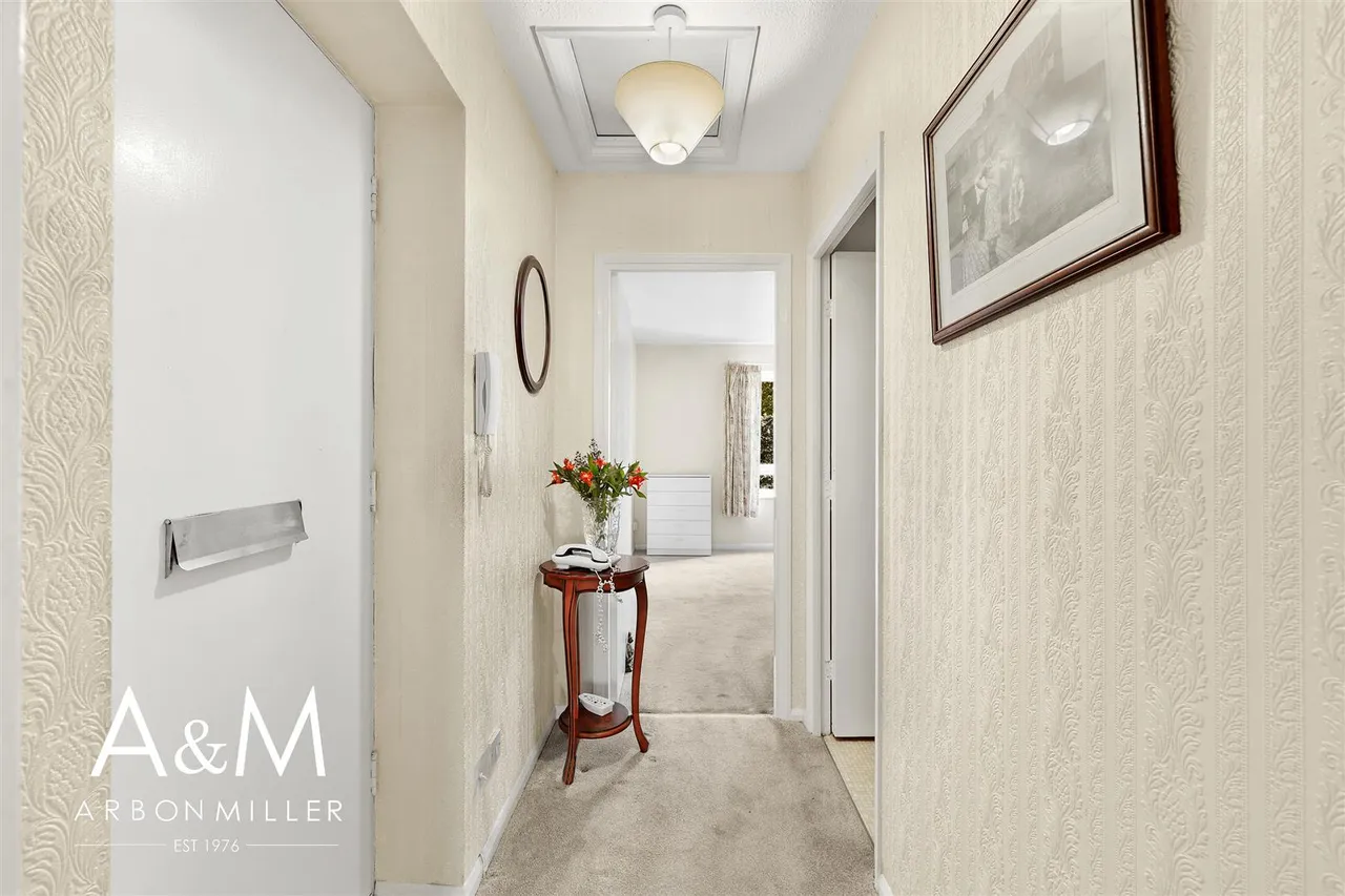 Youngs Road, Newbury Park, Essex, Ilford, IG27LF, photo 9