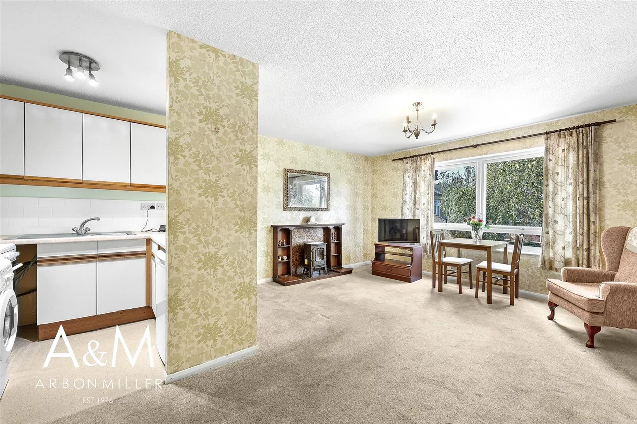 Youngs Road, Newbury Park, Essex, Ilford, IG27LF, photo 6