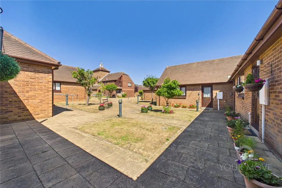 Pond Farm Close, Duston, NN5, photo 12