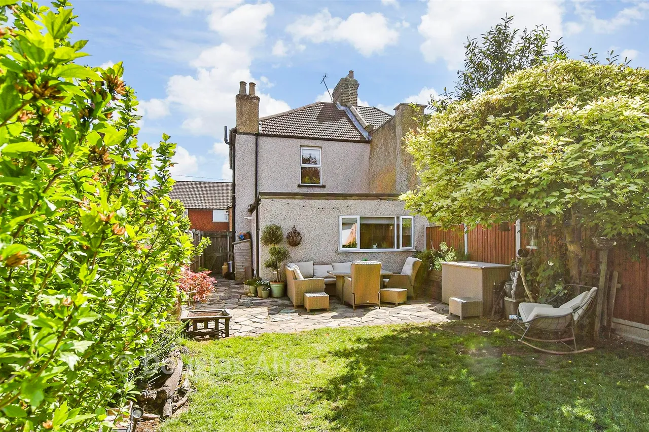 Sinclair Road, Chingford, E4, photo 4
