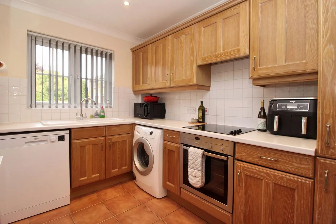 Amersham Road, Hazlemere, HP15, photo 3