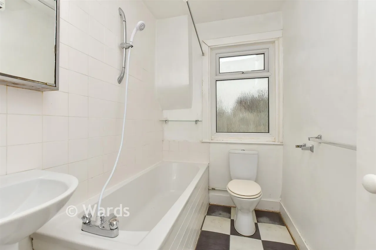 Brompton Lane, Strood, ME2, photo 7