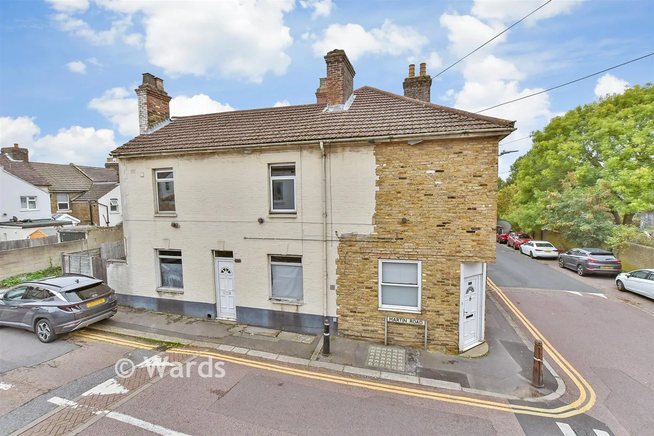 1 bed flat for sale, Brompton Lane, Strood, ME2