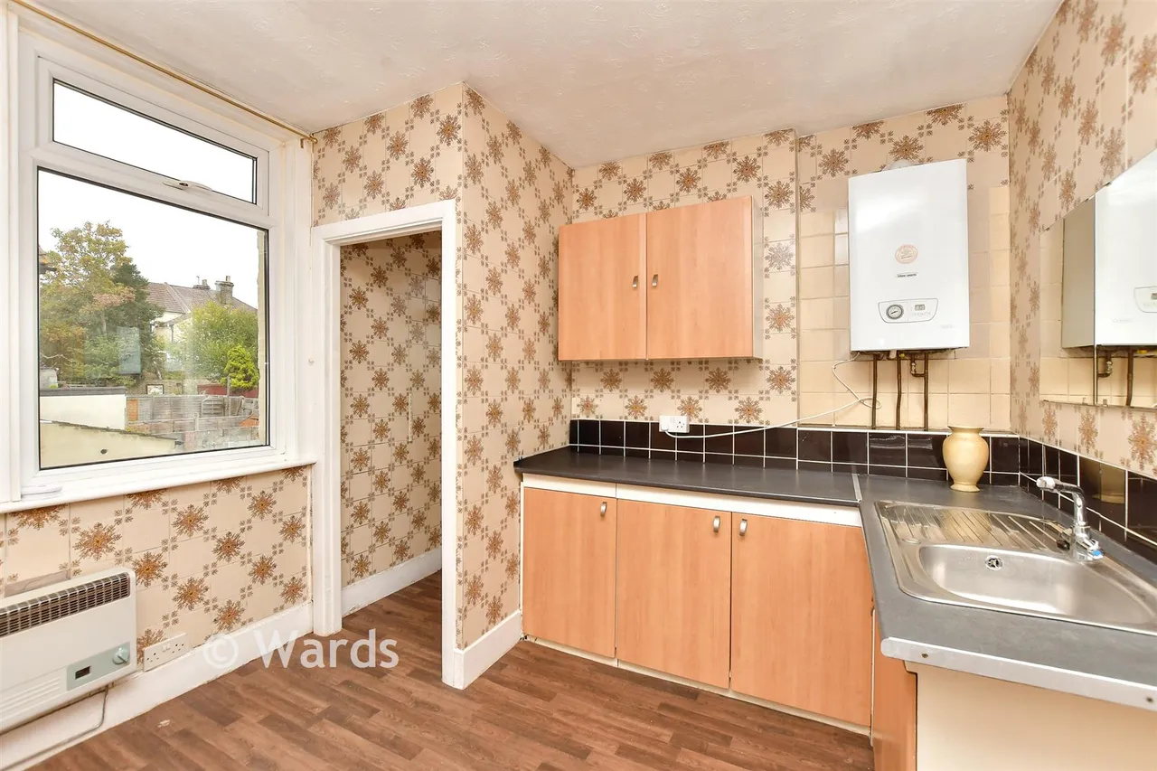 Brompton Lane, Strood, ME2, photo 2