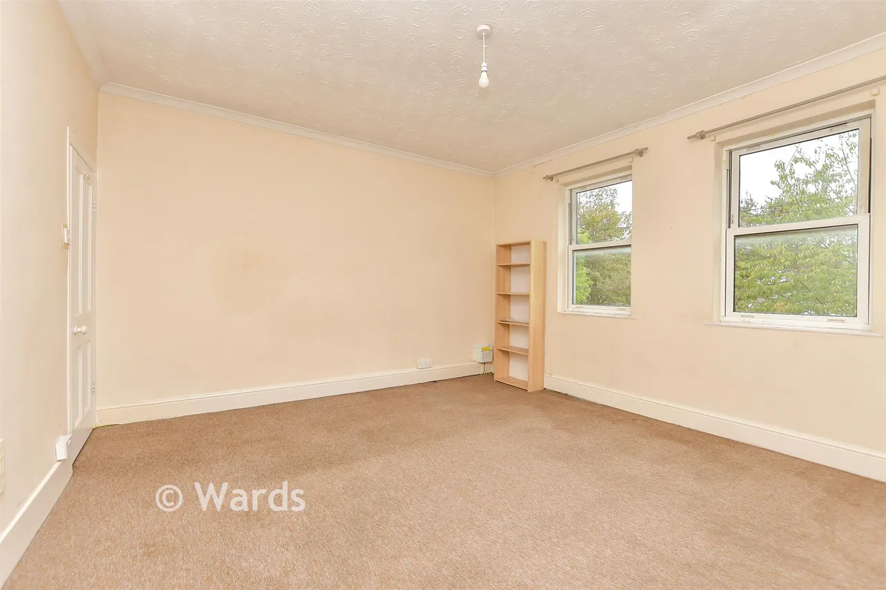 Brompton Lane, Strood, ME2, photo 3