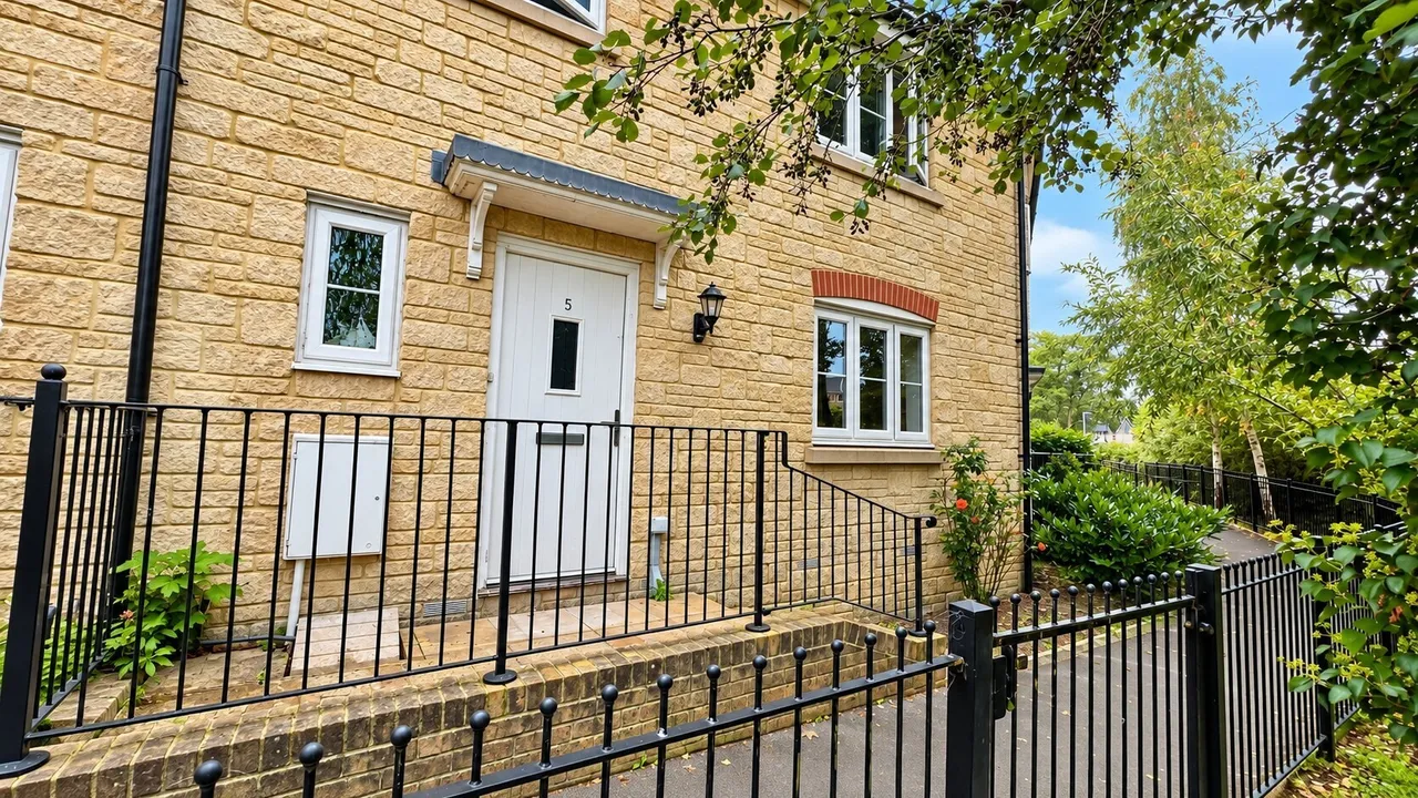 Streamside Walk, Milborne Port, DT9, photo 10