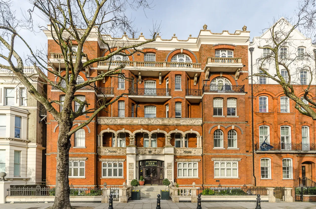 2 bed flat to rent — 5 Moscow Mansions, 224 Cromwell Road, London