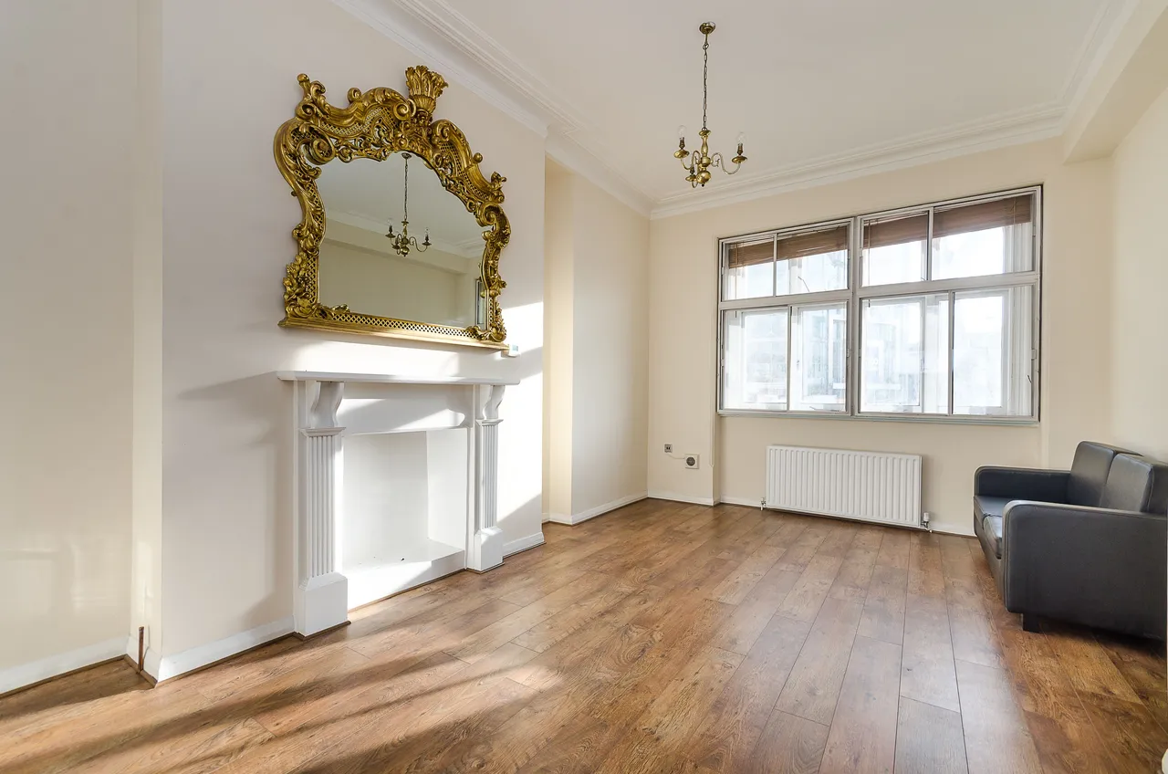 5 Moscow Mansions, 224 Cromwell Road, London, photo 2
