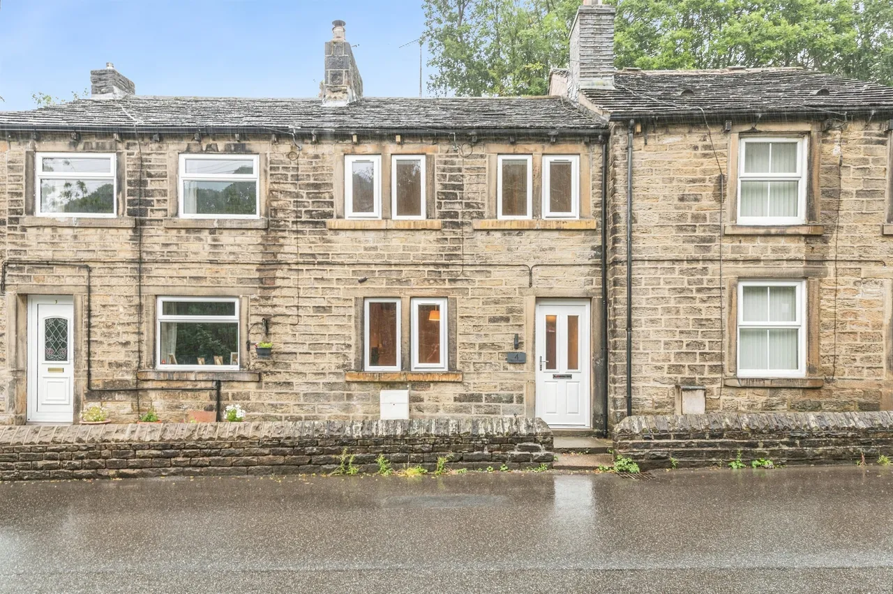 2 bed house for sale — Hepworth Road, Jackson Bridge, Holmfirth