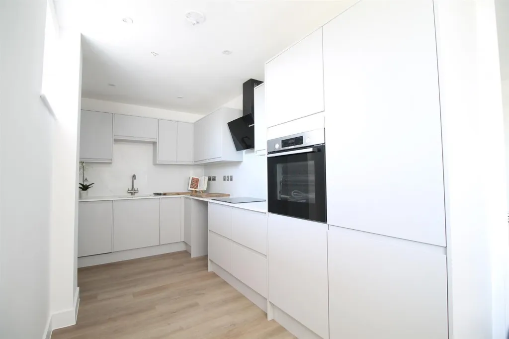 Old Gloucester Road, Hambrook, BS16, photo 4