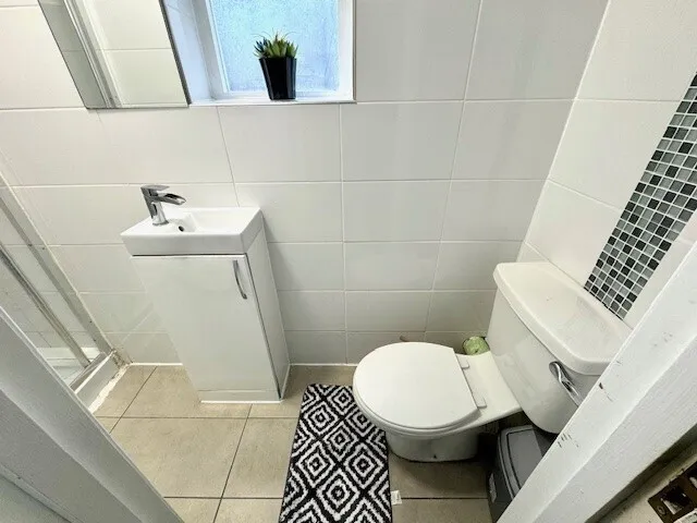 Steele Road, Leyton E11, photo 7