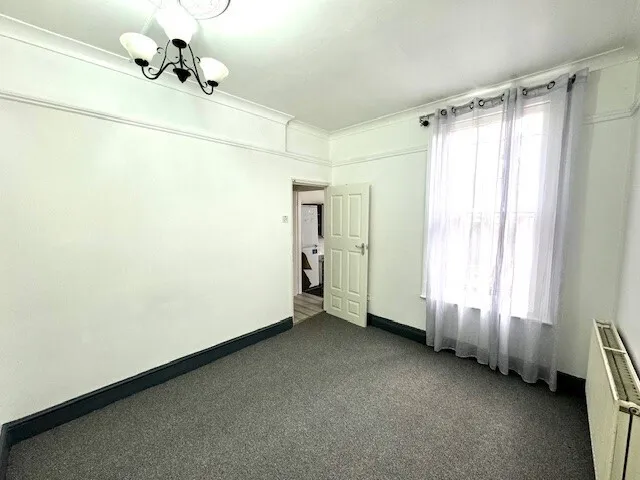 Steele Road, Leyton E11, photo 9