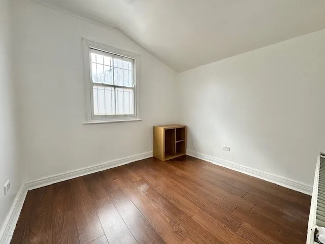 Steele Road, Leyton E11, photo 11