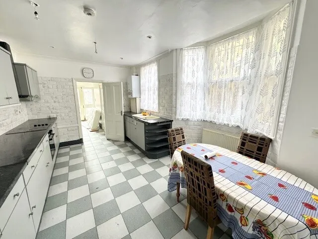 Steele Road, Leyton E11, photo 5