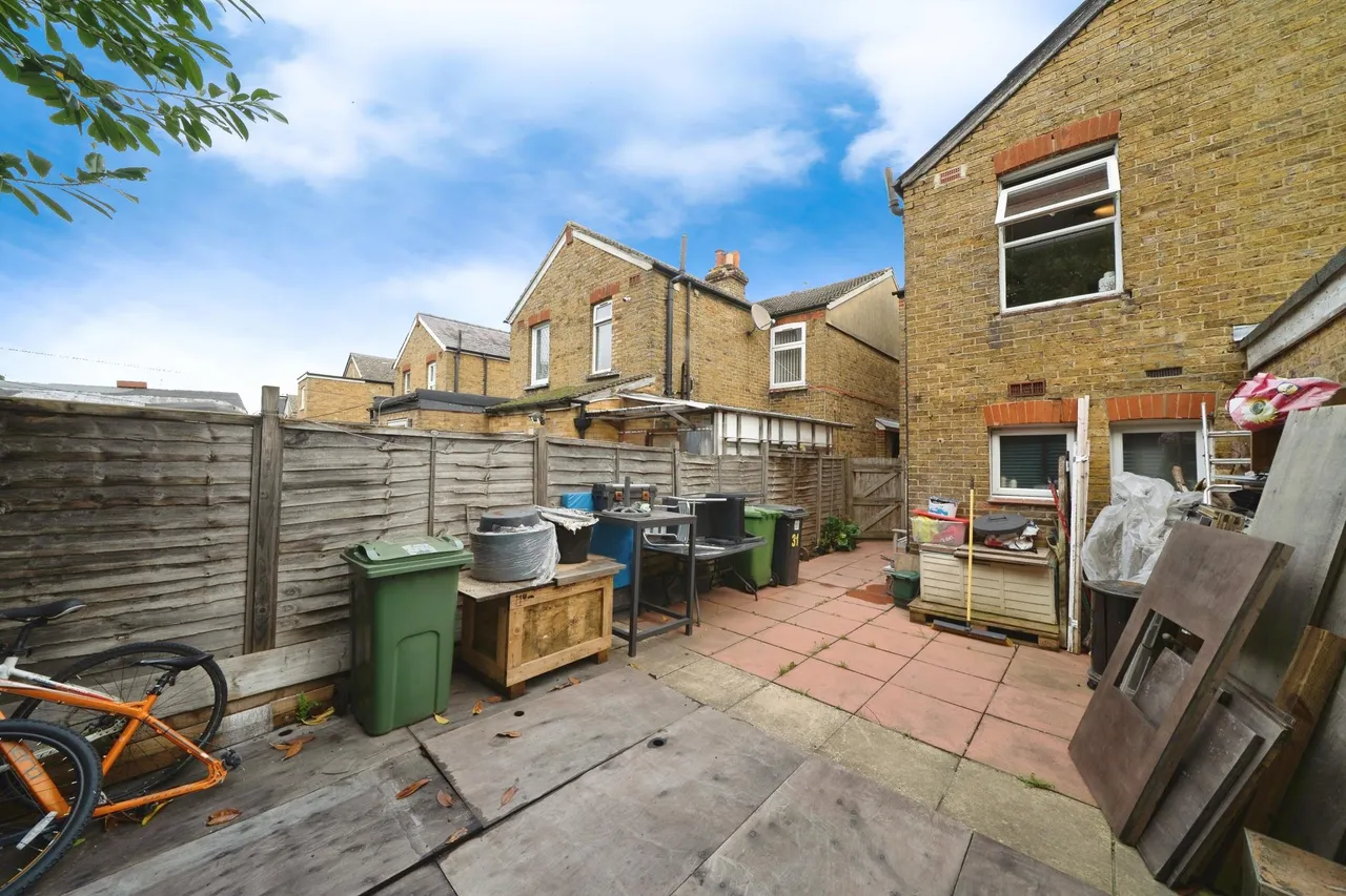 Lower Court Road, Epsom, KT19, photo 24