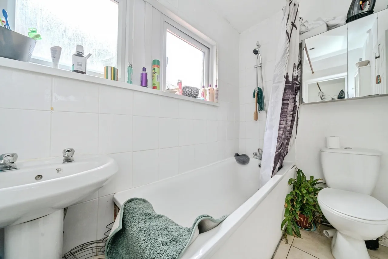 Lower Court Road, Epsom, KT19, photo 13