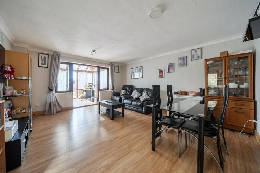 Burford Road, Carterton, OX18, photo 3