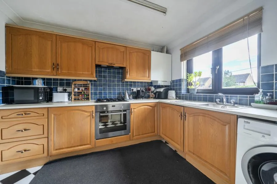 Burford Road, Carterton, OX18, photo 2