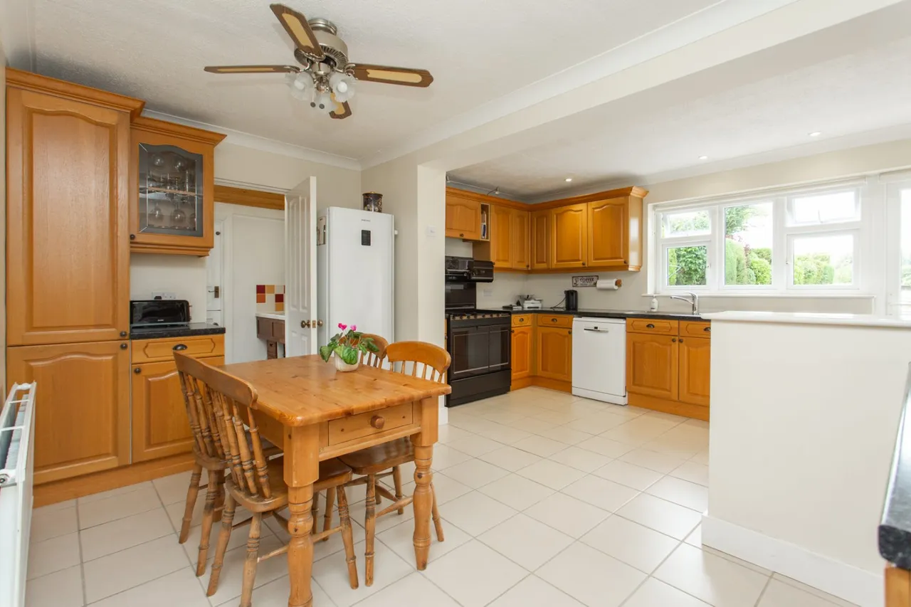 Shooters Hill, Eythorne, CT15, photo 3