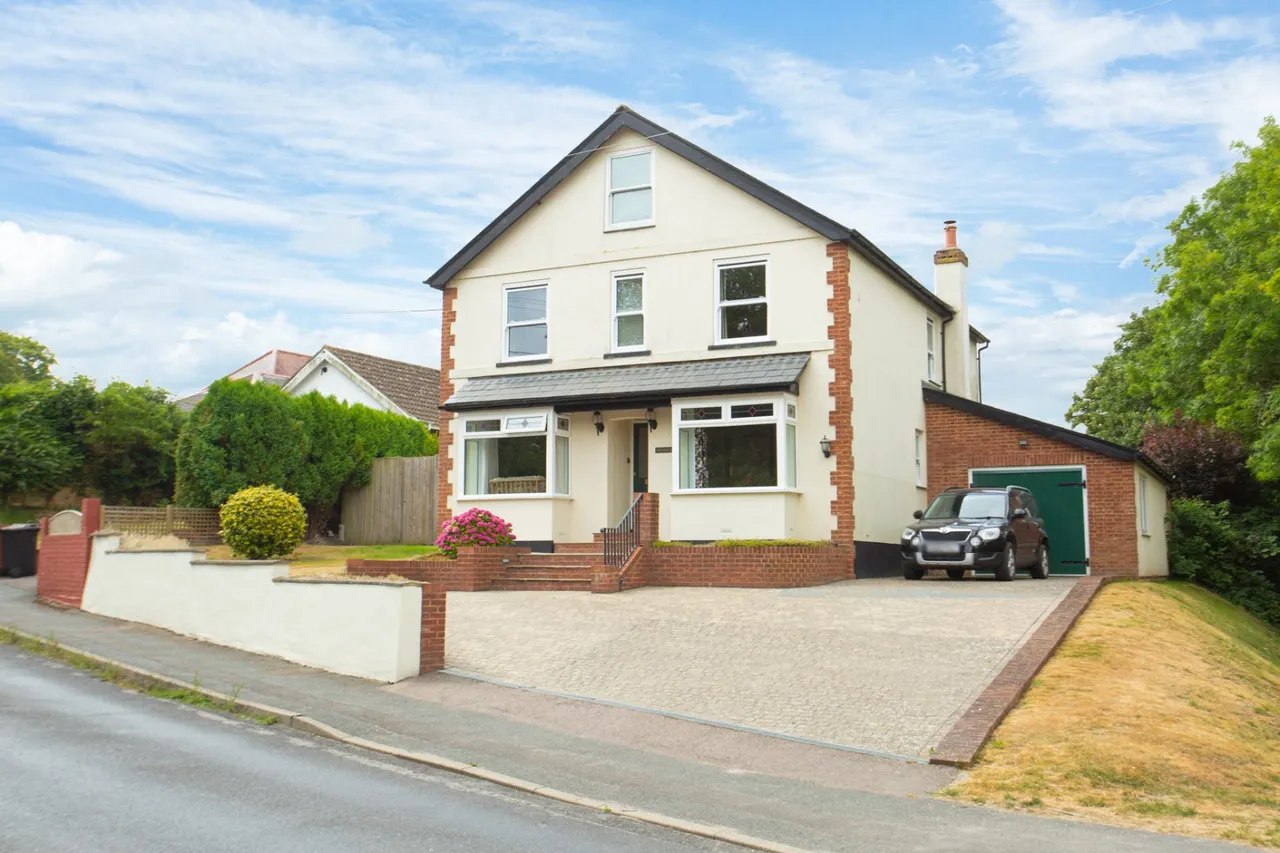 4 bed house for sale, Shooters Hill, Eythorne, CT15