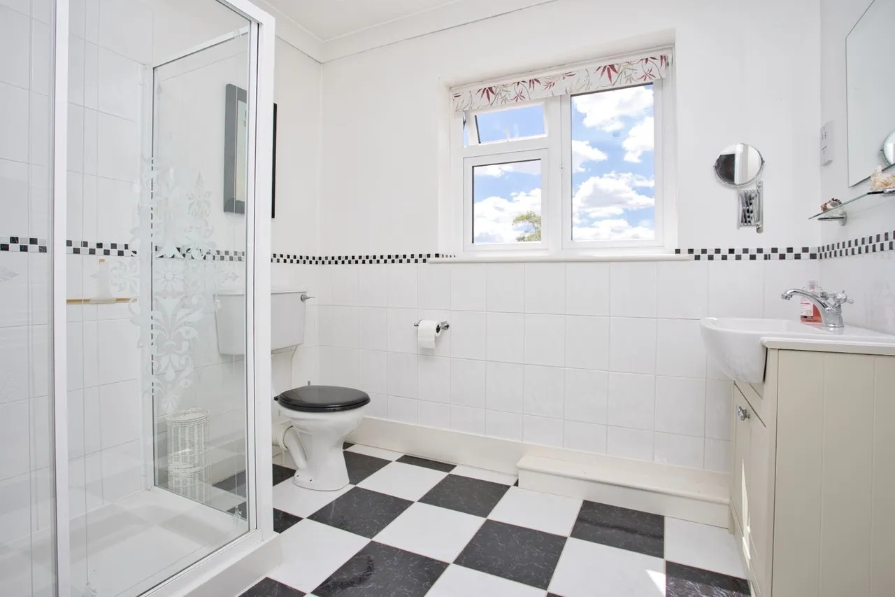 Shooters Hill, Eythorne, CT15, photo 8