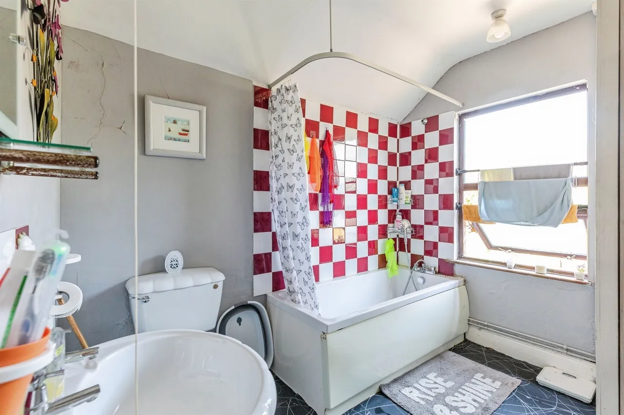 2 bed house for sale — Oakley Street, Kettering