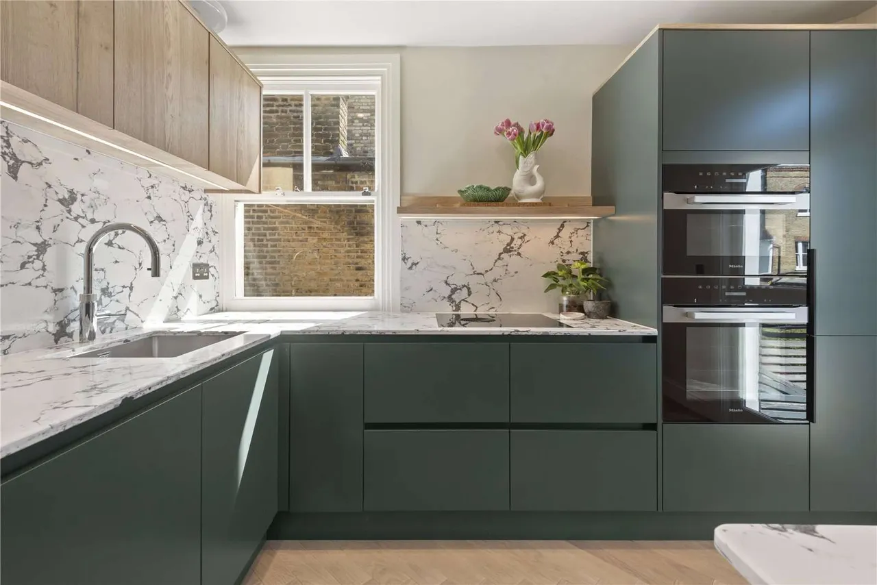 3 bed flat for sale, Blandfield Road, London, SW12