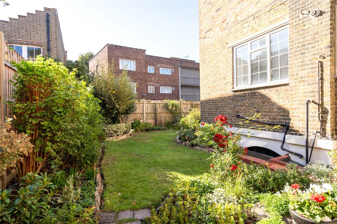 Mitcham Lane, London, SW16, photo 6