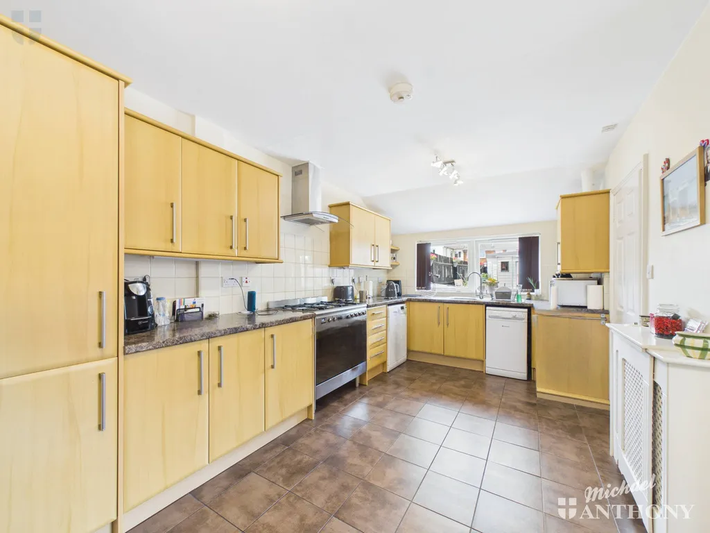 Bierton Road, Aylesbury, HP20 1EJ, photo 2