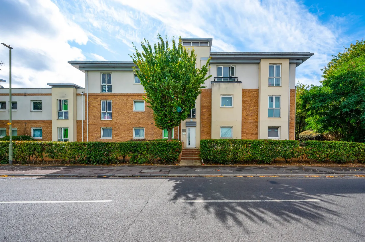 1 bed flat for sale — 12 Timothy Place, Pool Close, West Molesey