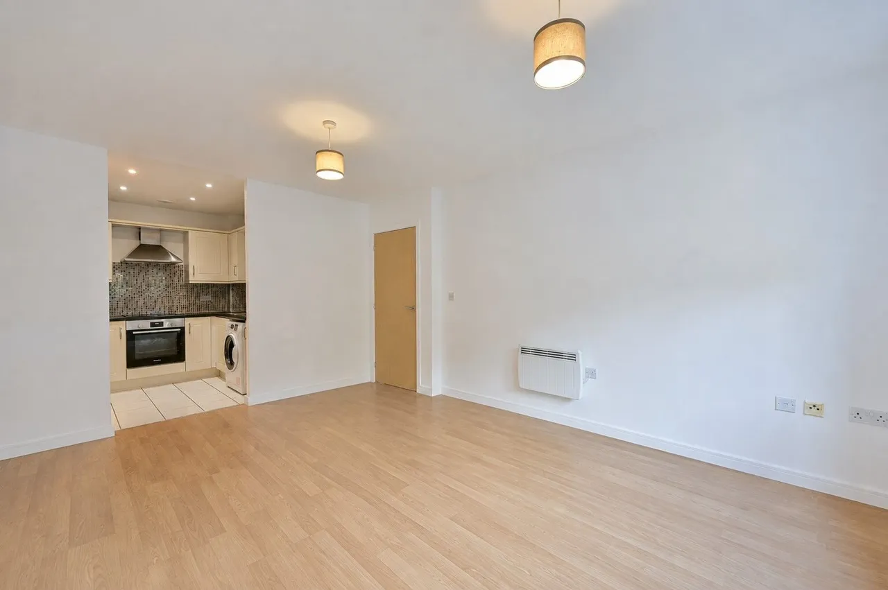 12 Timothy Place, Pool Close, West Molesey, photo 2