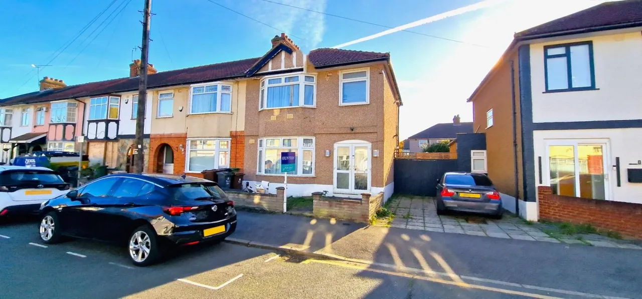 3 bed house for sale — Eric Road, Chadwell Heath, RM6