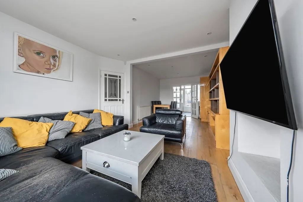 Oxford Gardens, Denham, UB9, photo 2
