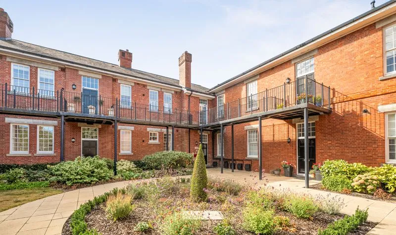 2 bed flat for sale — Glanville Way, Epsom, KT19
