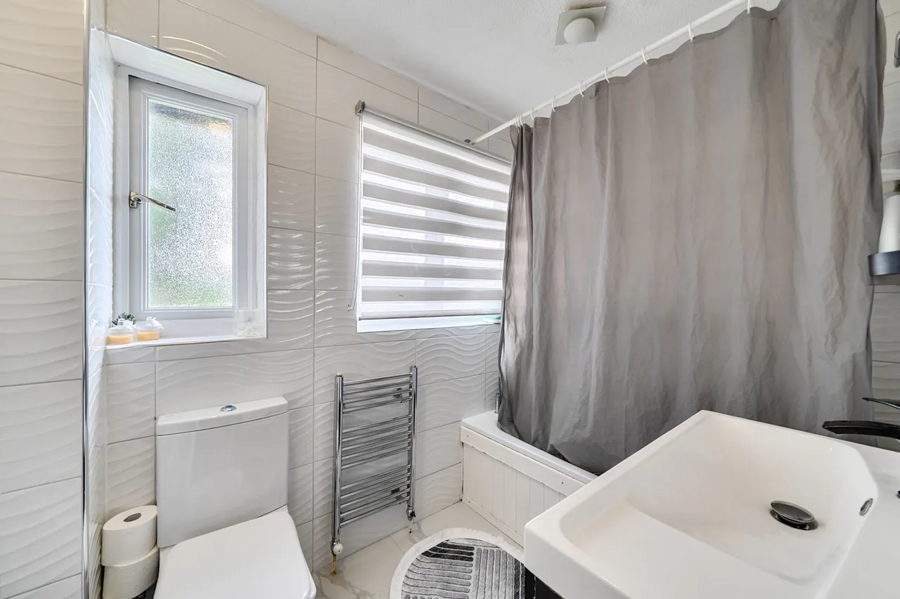 Brambles Farm Drive, Hillingdon, UB10, photo 8