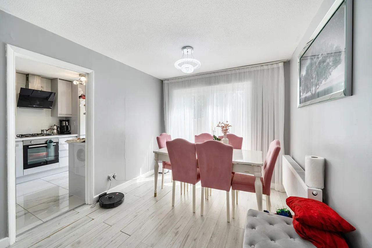 Brambles Farm Drive, Hillingdon, UB10, photo 6