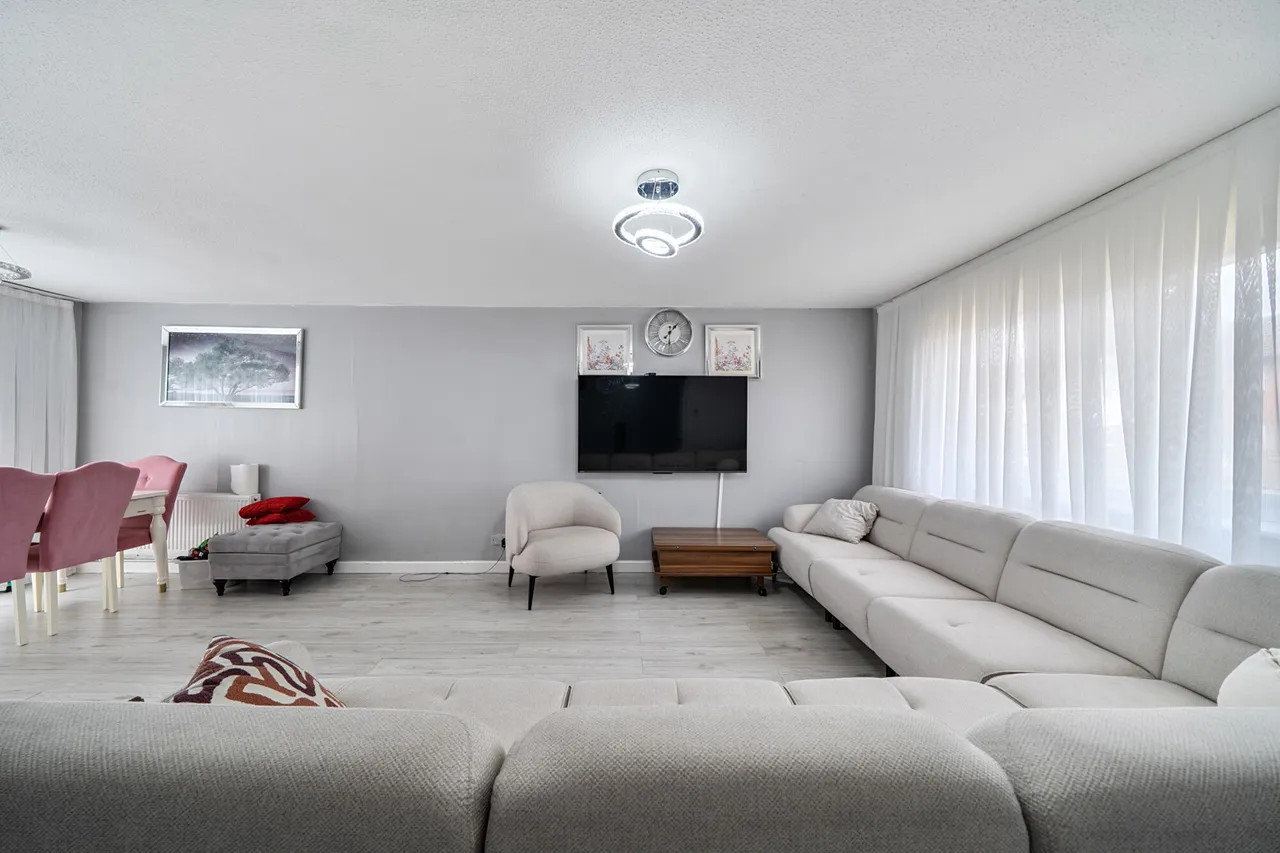 Brambles Farm Drive, Hillingdon, UB10, photo 2