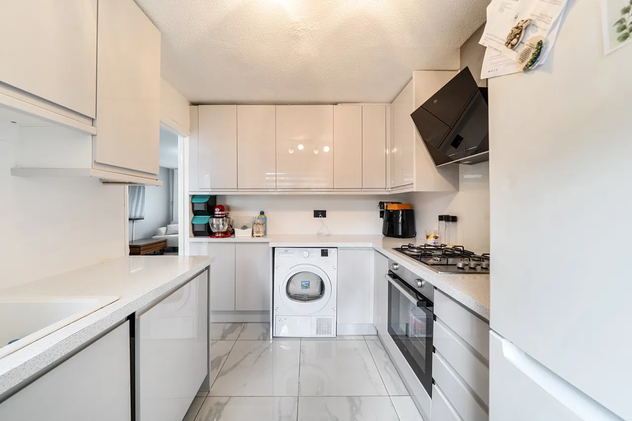 Brambles Farm Drive, Hillingdon, UB10, photo 4