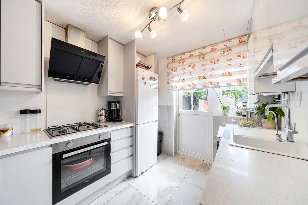 Brambles Farm Drive, Hillingdon, UB10, photo 5