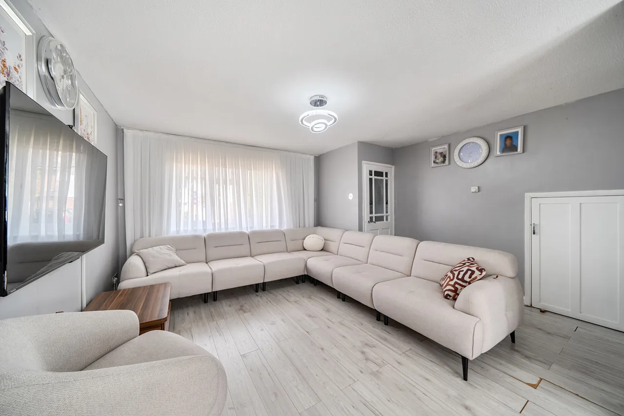 Brambles Farm Drive, Hillingdon, UB10, photo 3