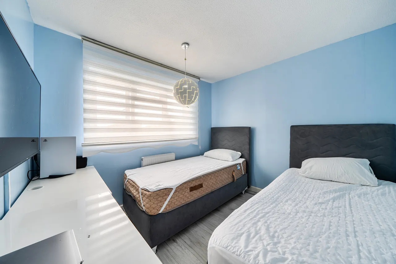 Brambles Farm Drive, Hillingdon, UB10, photo 9
