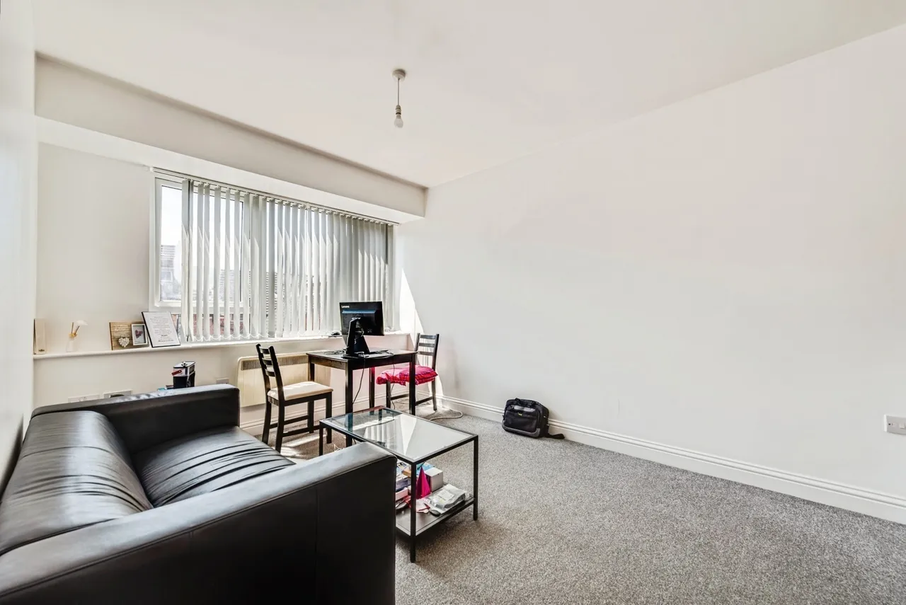 Farnsby Street, Swindon, Wiltshire, SN1, photo 3