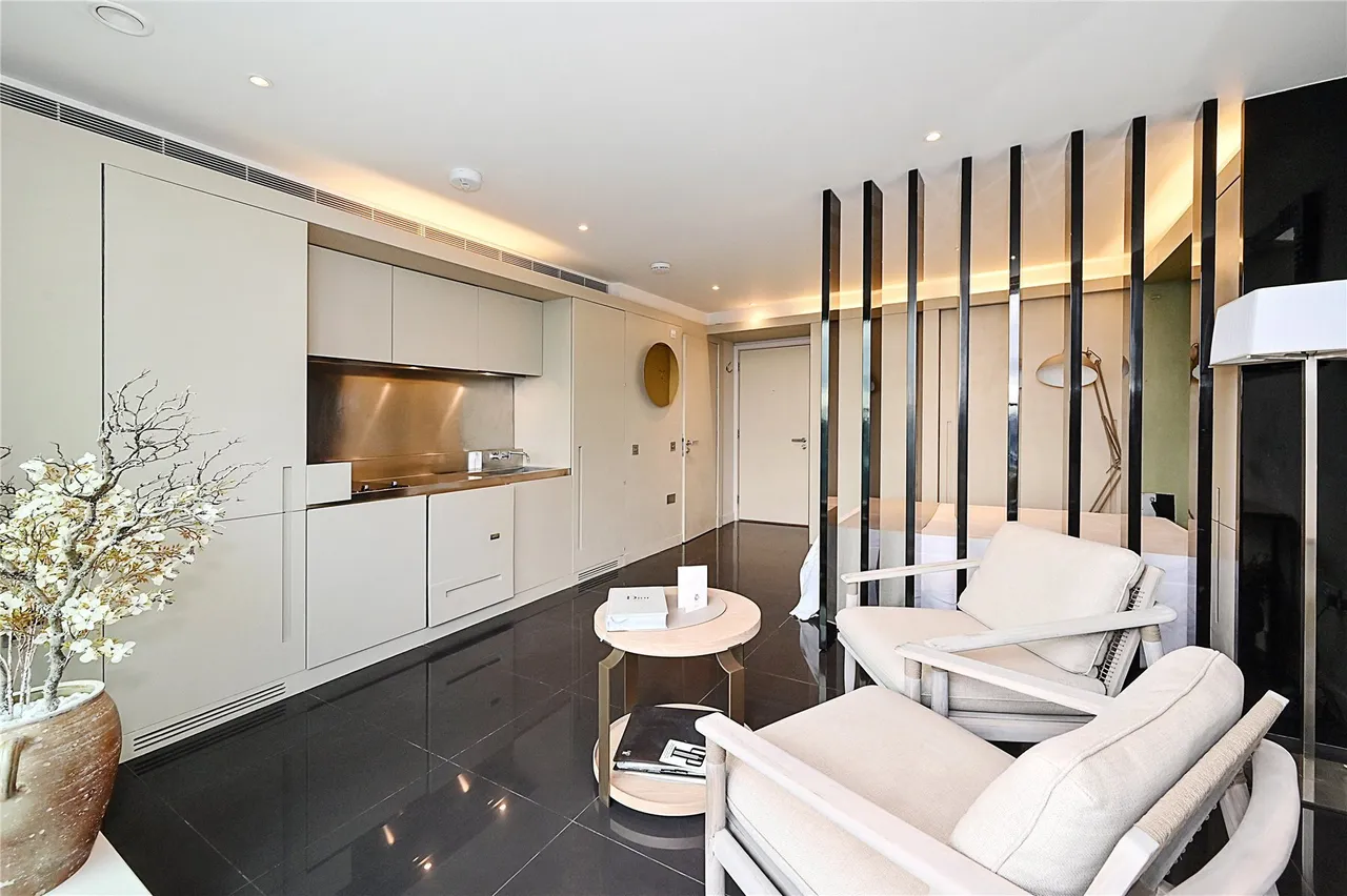 flat for sale — Pan Peninsula Square, London, E14