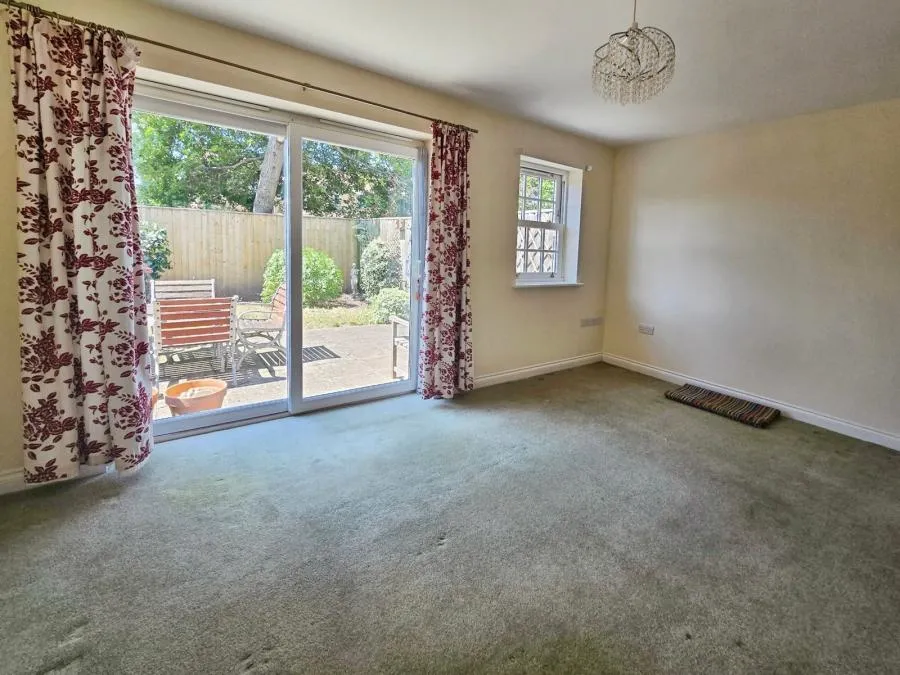 High Street, Freshwater, PO40, photo 5